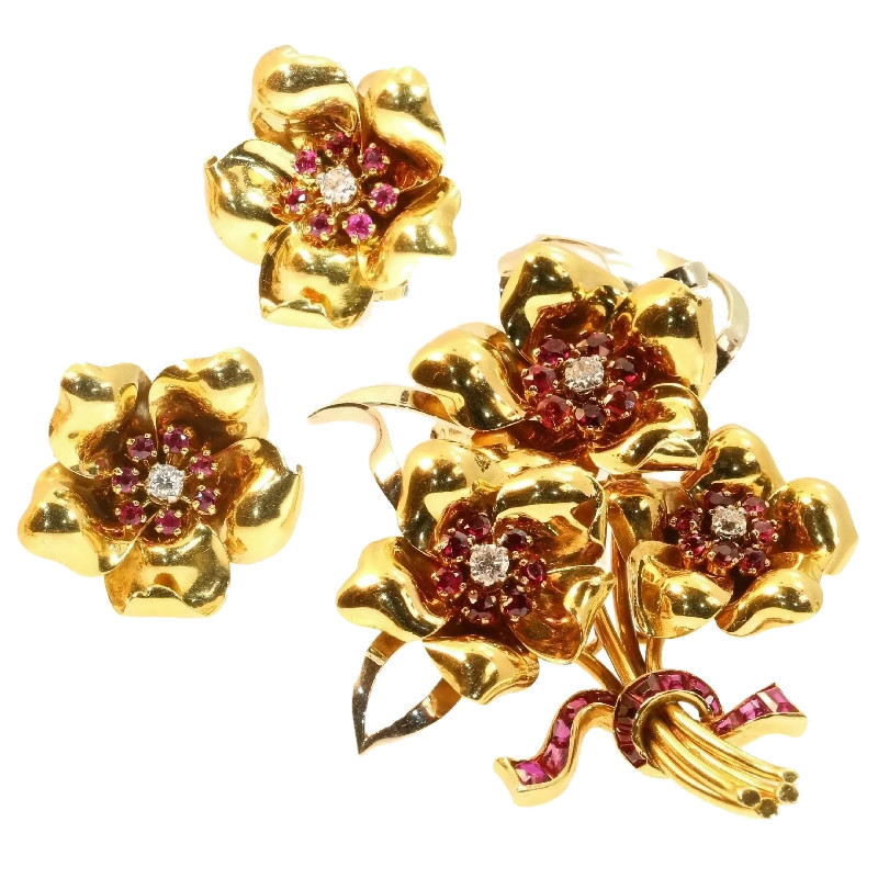 Decorative vintage gold Fifties parure brooch and earrings rubies and diamonds